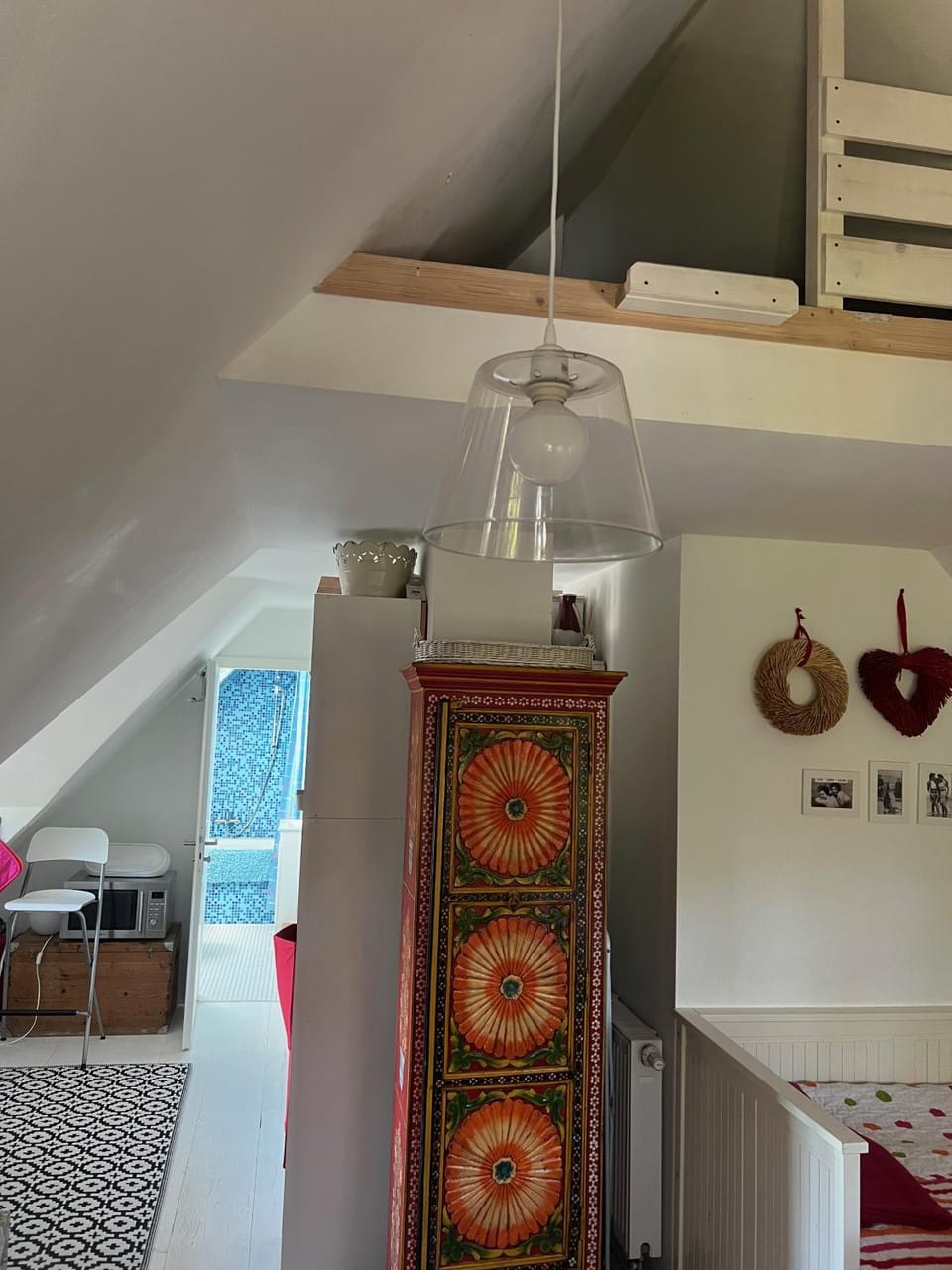 Kitchen or kitchenette, oven