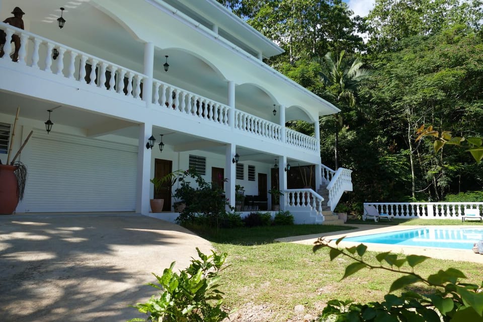 Property building, Balcony/Terrace, Swimming pool