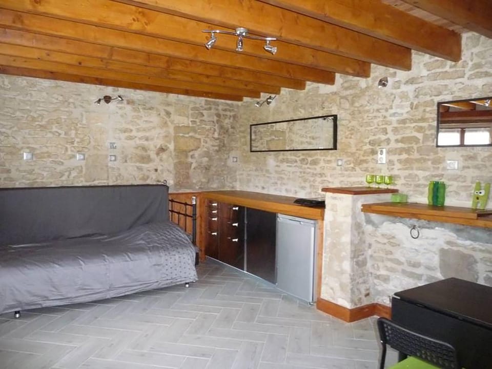 Le Haut Fontaine : gîte 4/5 pers. ou site entier 9 pers Bed and Breakfast in Centre-Val de Loire