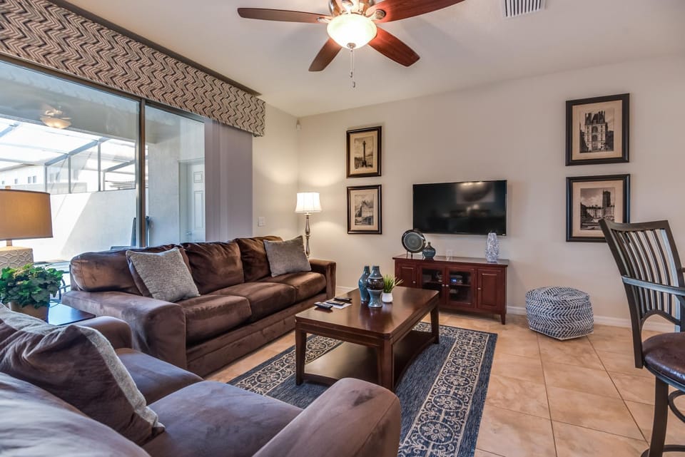 Townhome wPrivate Pool & FREE on-site Water Park House in Osceola County