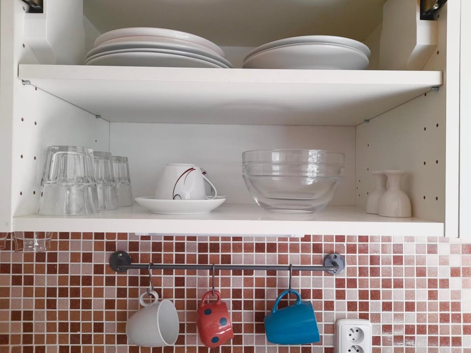Coffee/tea facilities, stove, kitchen