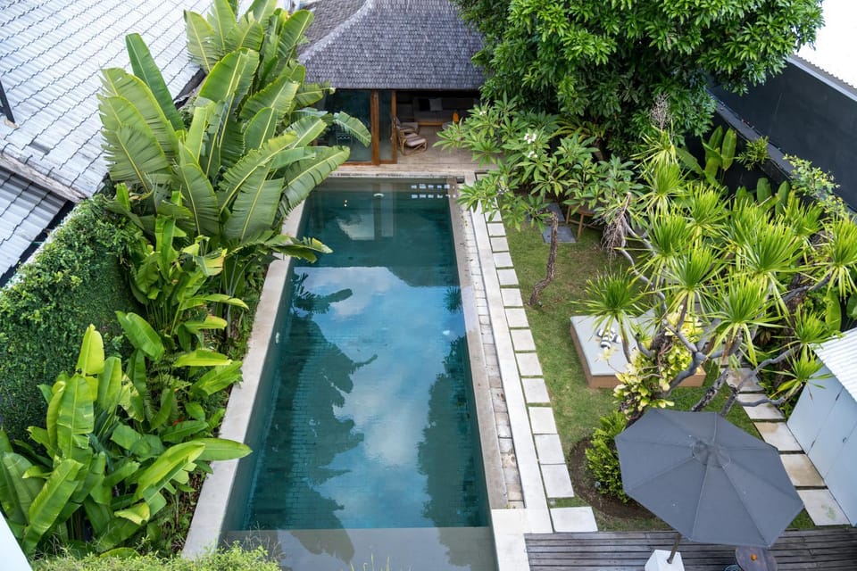 Villa Saffira, Seminyak - Pool, Garden, Rooftop - Walk to Beach and Cafes! Villa in Kuta
