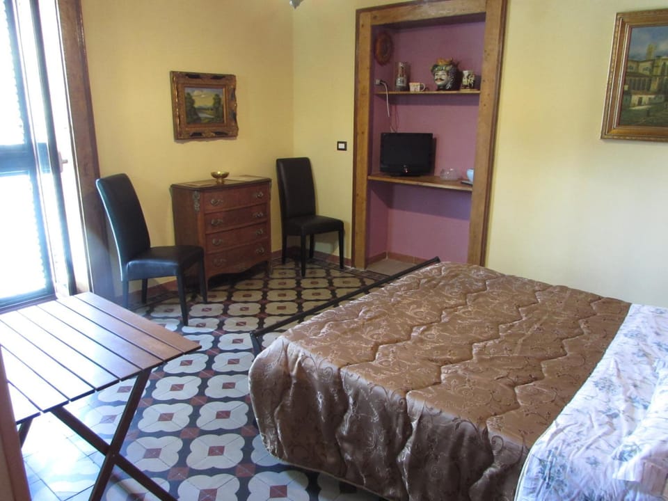 Bed, Photo of the whole room