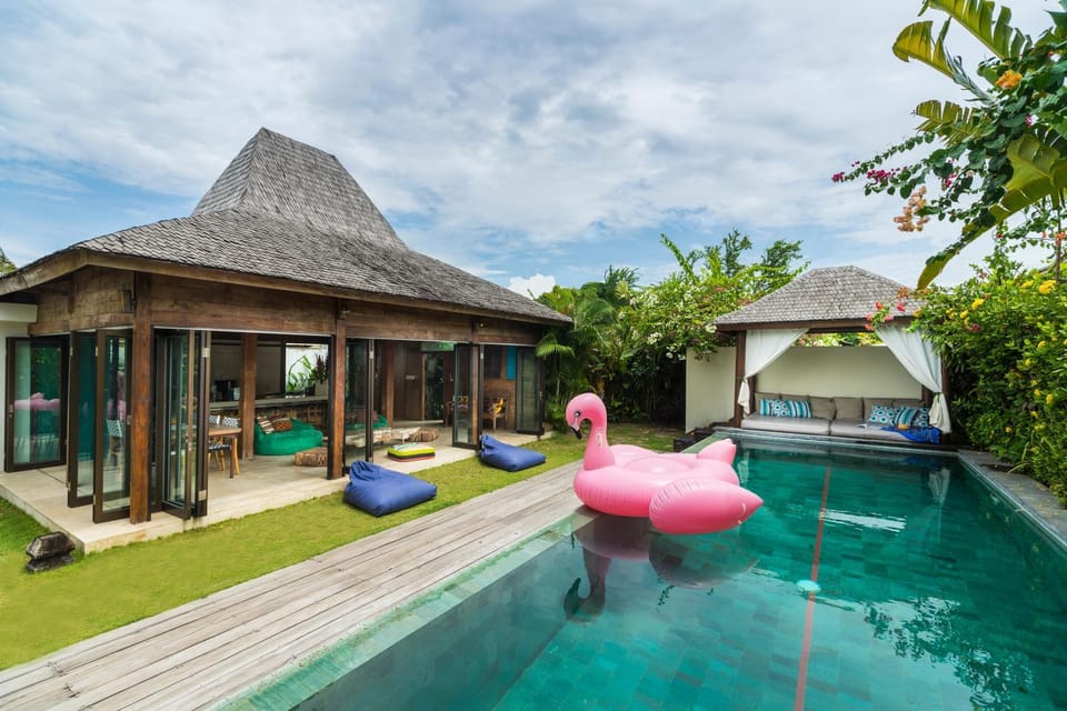 Property building, Patio, Day, Garden, Garden view, Pool view, Swimming pool, sunbed