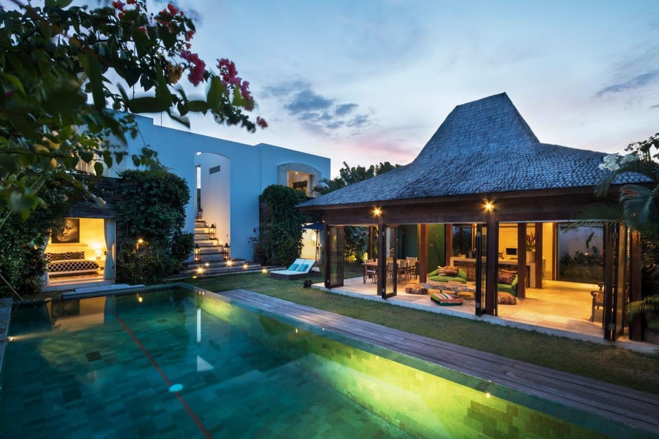 Property building, Patio, Facade/entrance, Day, People, Natural landscape, Activities, Garden, View (from property/room), Balcony/Terrace, Decorative detail, Food, Guests, Garden view, Pool view, Area and facilities, Swimming pool, Meals, Family, Parking, sunbed, air conditioner