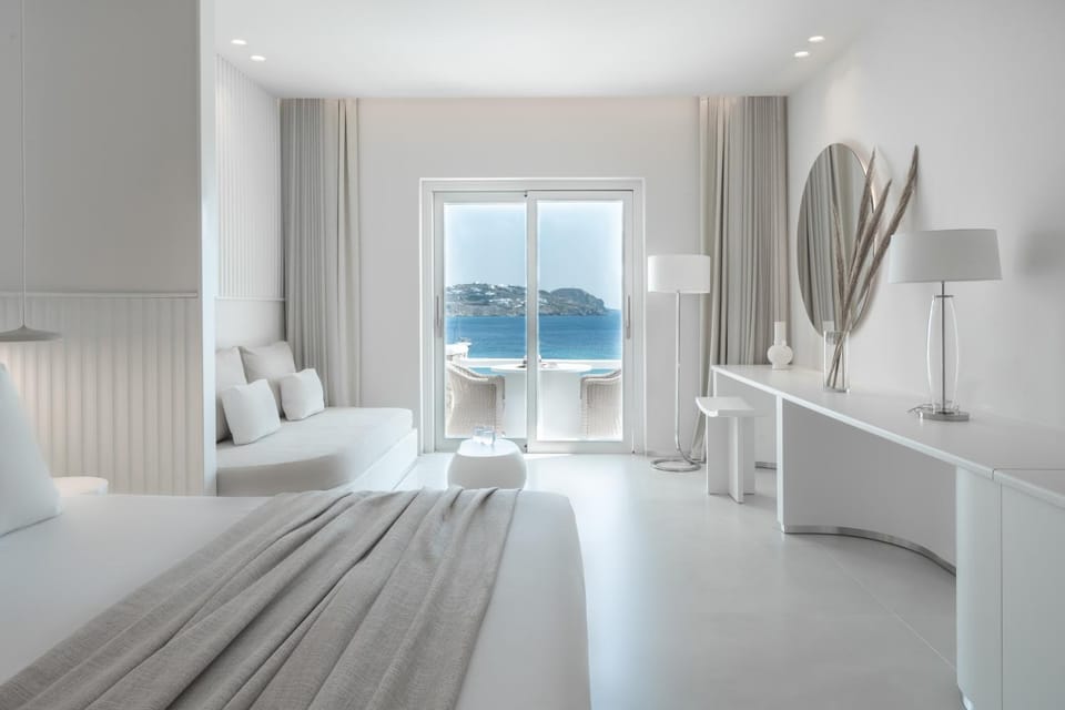View (from property/room), Balcony/Terrace, Bedroom, Sea view