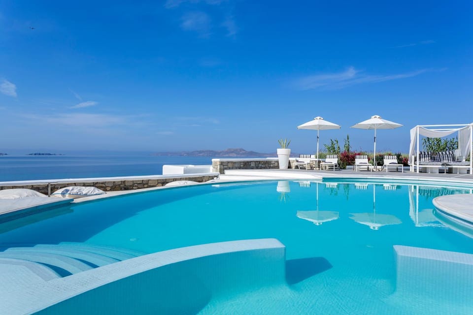 Swimming pool, sunbed