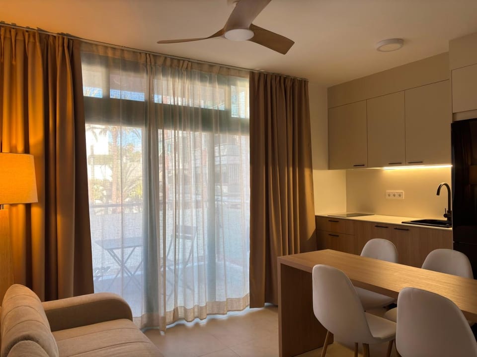 TV and multimedia, Kitchen or kitchenette, Living room