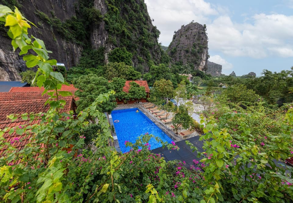 Nearby landmark, Spring, Day, Natural landscape, Garden, Garden view, Lake view, Mountain view, Pool view, River view, Swimming pool