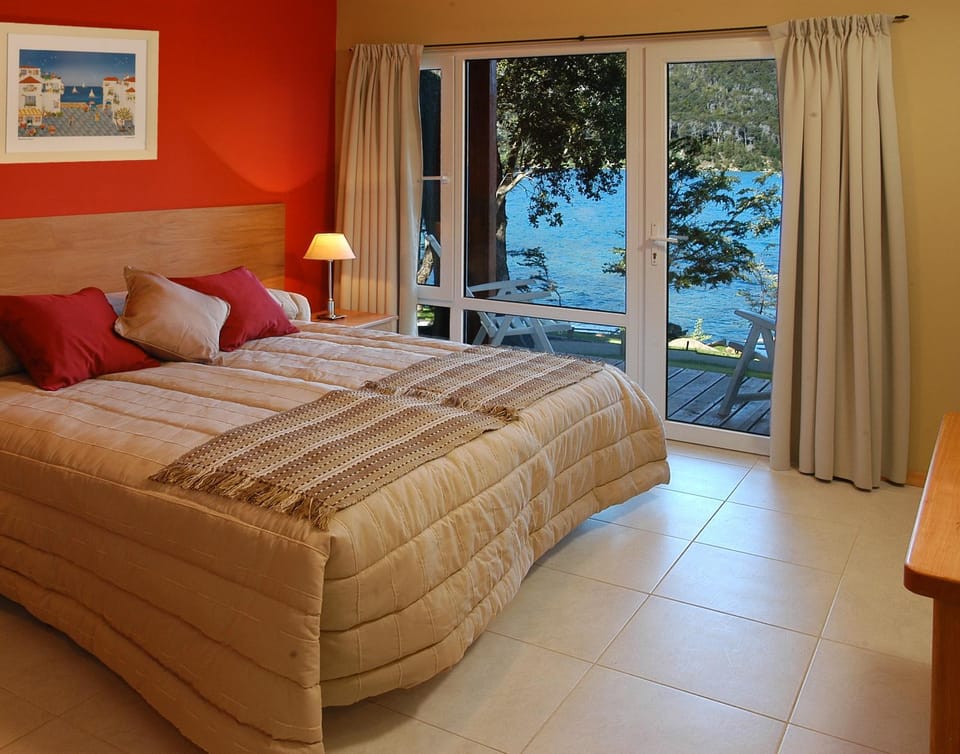 Bed, Bedroom, Garden view, Lake view, Mountain view