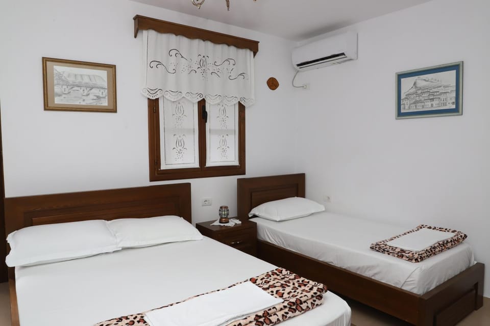 Bed, Photo of the whole room, towels, air conditioner