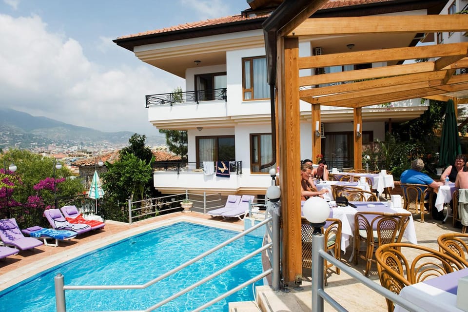 Restaurant/places to eat, City view, Swimming pool