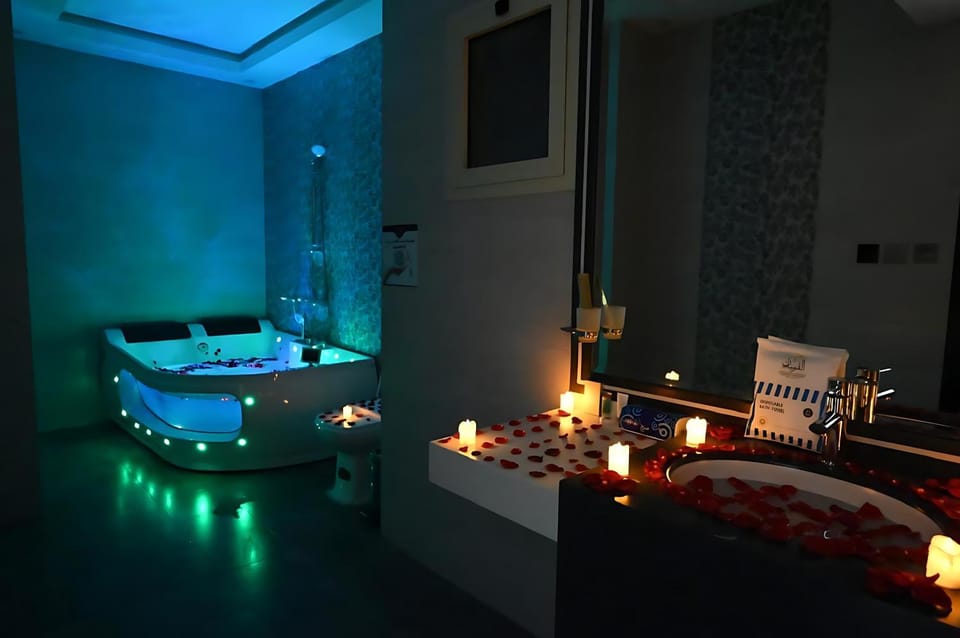 Hot Tub, Bath