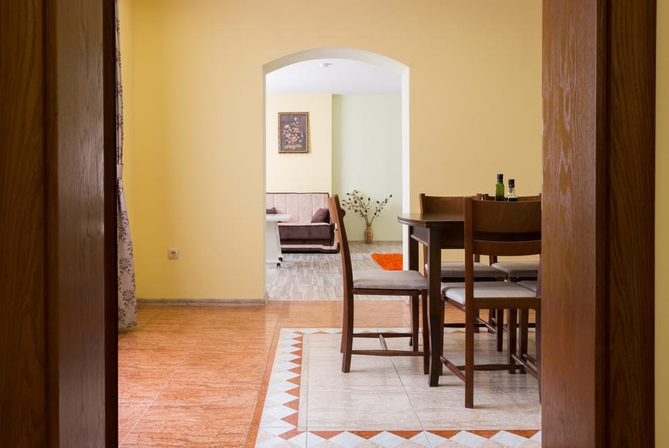 Living room, Seating area, Dining area