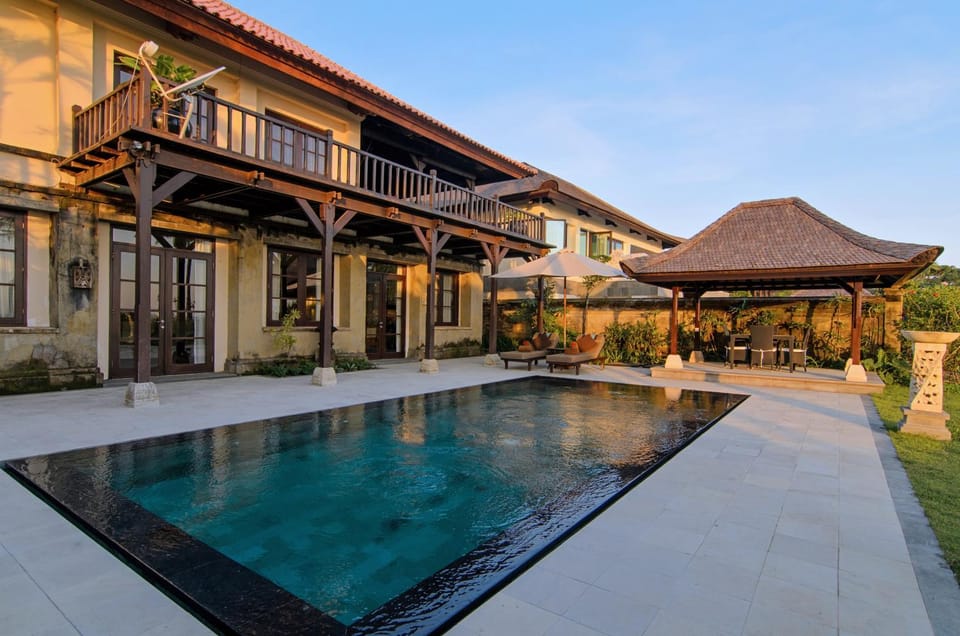 Property building, Day, Swimming pool