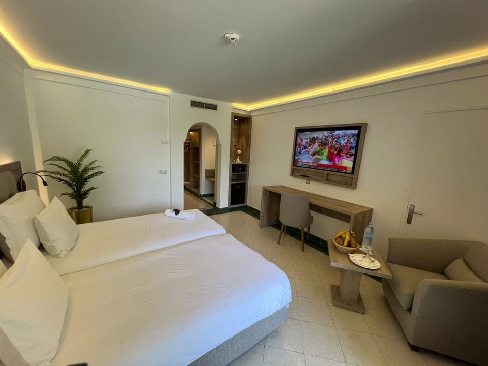 Photo of the whole room, Bedroom