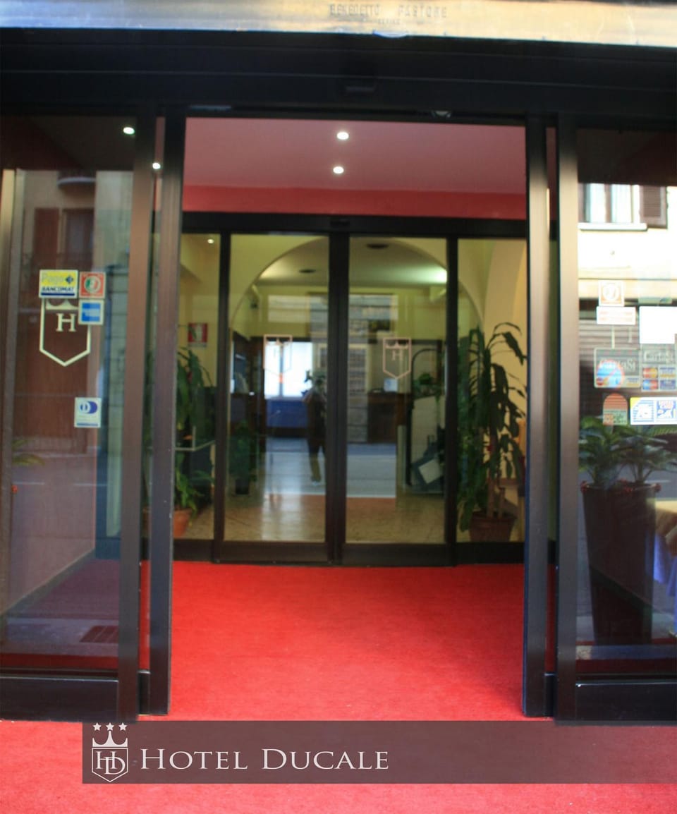 Facade/entrance