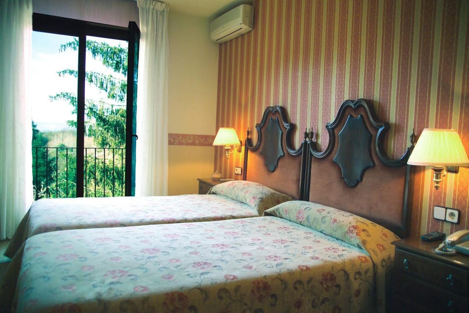 Bed, Photo of the whole room