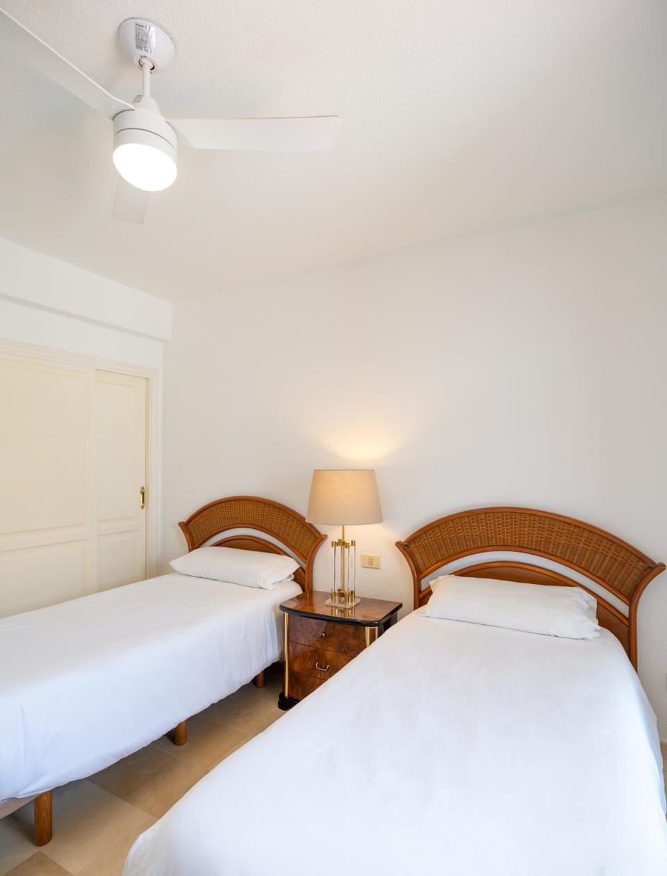 Bed, Photo of the whole room, Bedroom, fireplace