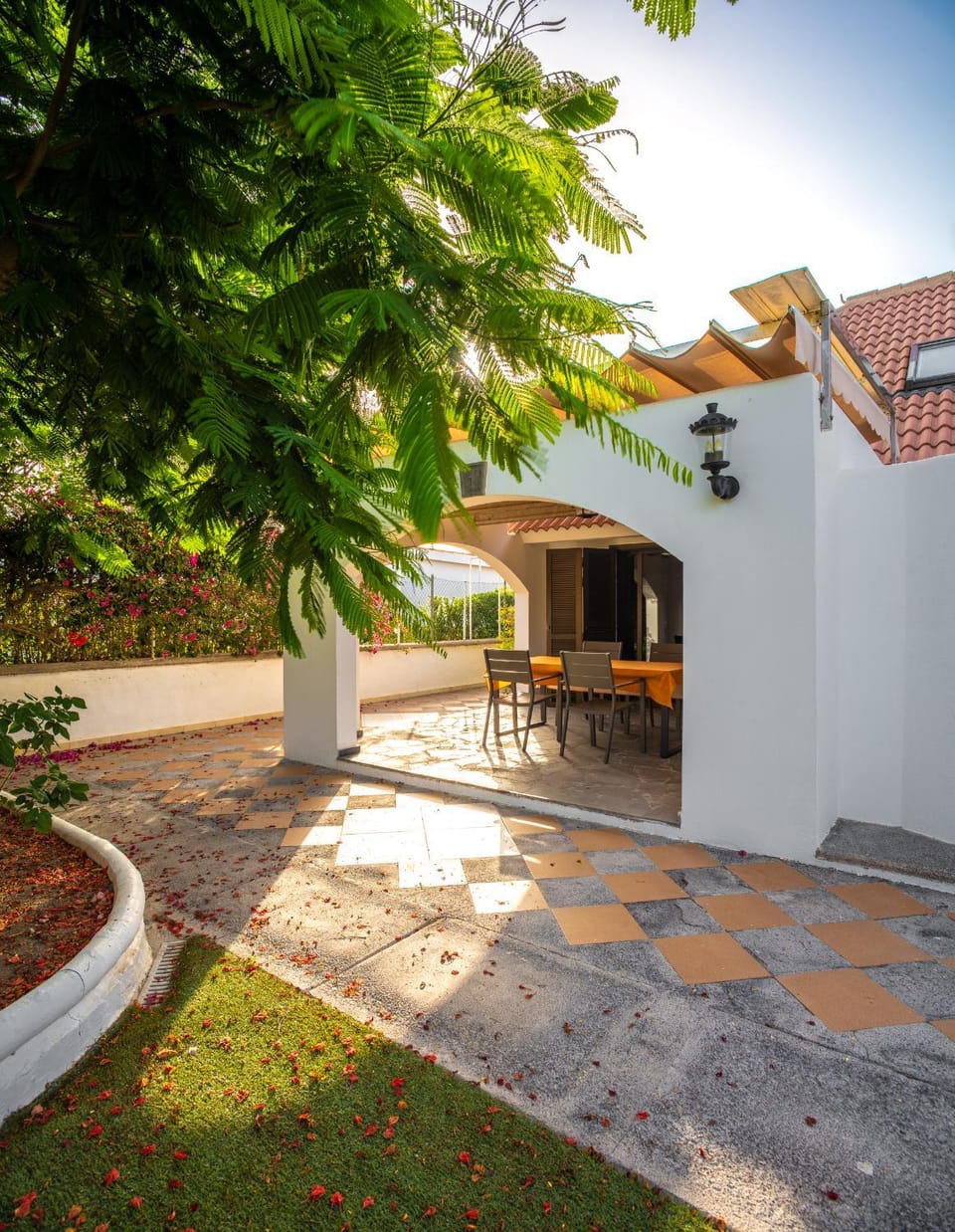Property building, Day, Garden, Balcony/Terrace, Garden view