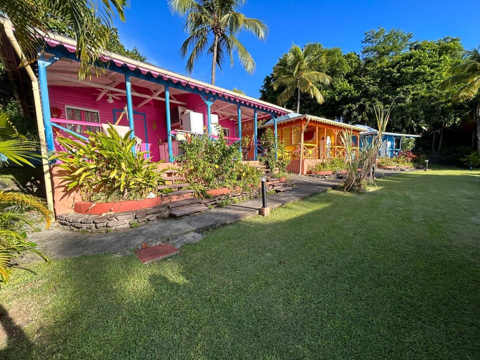 Property building, Garden, Hot Spring Bath, Decorative detail, Pets, Garden view, Sea view, Meals, Lunch, Dinner, children, group of guests, Family, internet, pet friendly, safe, toaster, towels, wedding, washing machine, kitchen, air conditioner