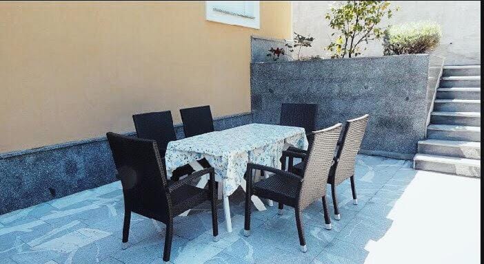 Balcony/Terrace, Area and facilities
