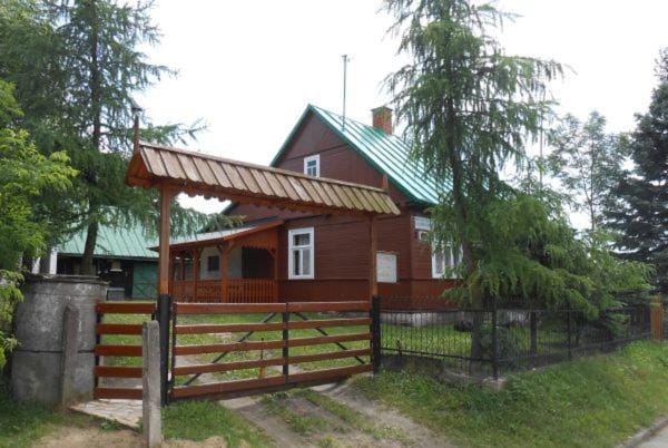 Neighbourhood, On site