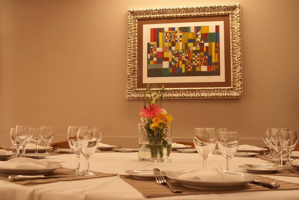 Restaurant/places to eat, Banquet/Function facilities