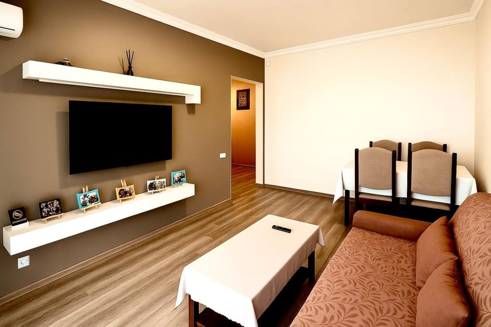 Communal lounge/ TV room, Living room, Photo of the whole room, Seating area