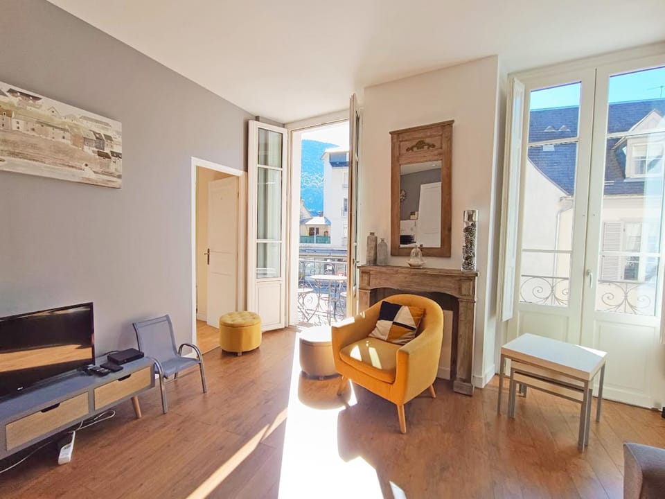 TV and multimedia, Living room, Seating area