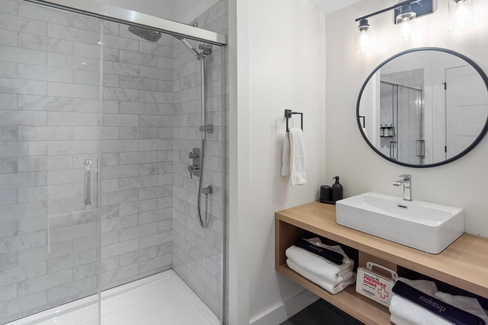 Shower, Bathroom, towels