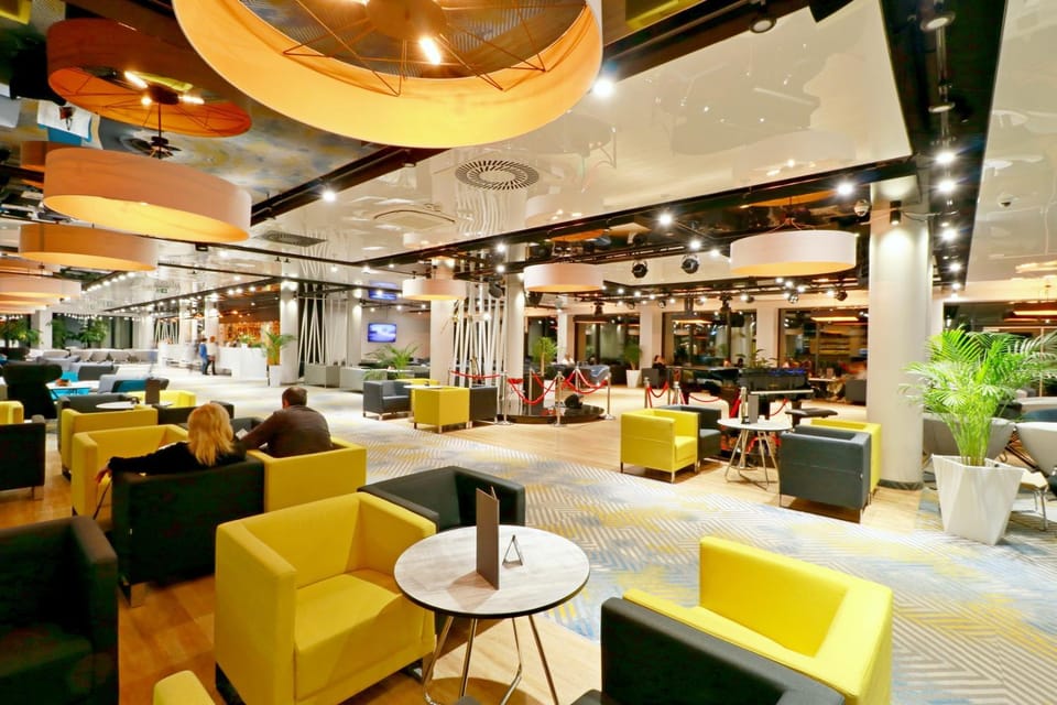 Nightclub / DJ, Lobby or reception, Lounge or bar