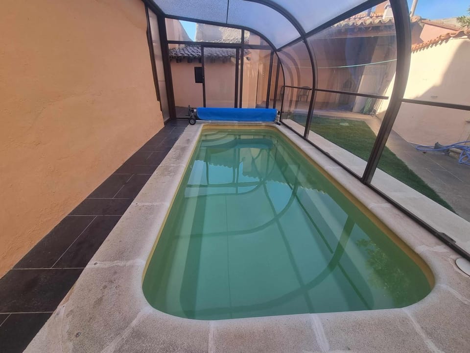 CASA ERNESTO. Piscina Climatizada, porche y garaje House in Castile and León