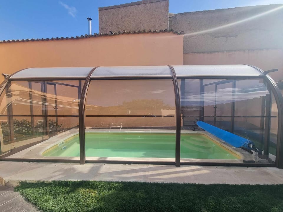 CASA ERNESTO. Piscina Climatizada, porche y garaje House in Castile and León