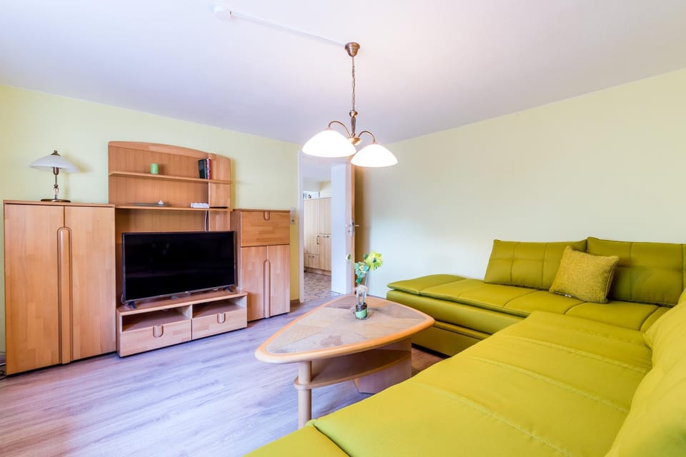Bed, Living room