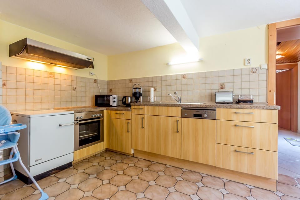 Coffee/tea facilities, Kitchen or kitchenette, Photo of the whole room, Dining area