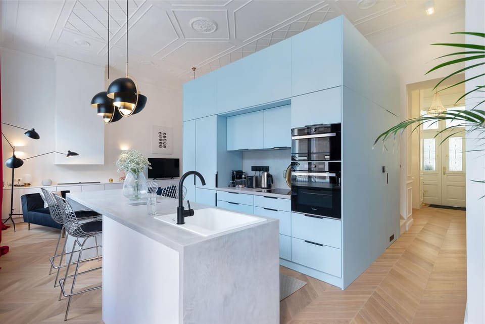 Kitchen or kitchenette, Dining area