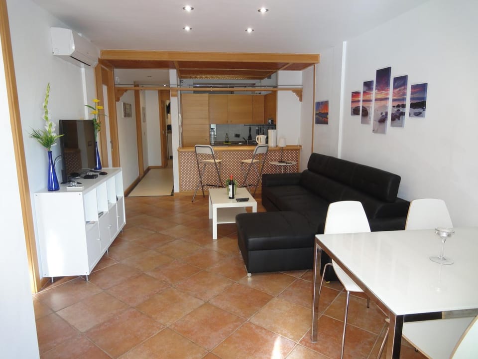 Communal lounge/ TV room, Living room, Photo of the whole room, Decorative detail, On site
