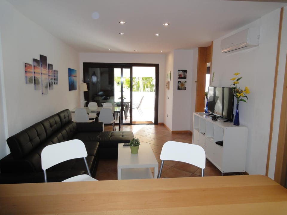 Communal lounge/ TV room, Living room, Seating area, Dining area, Family