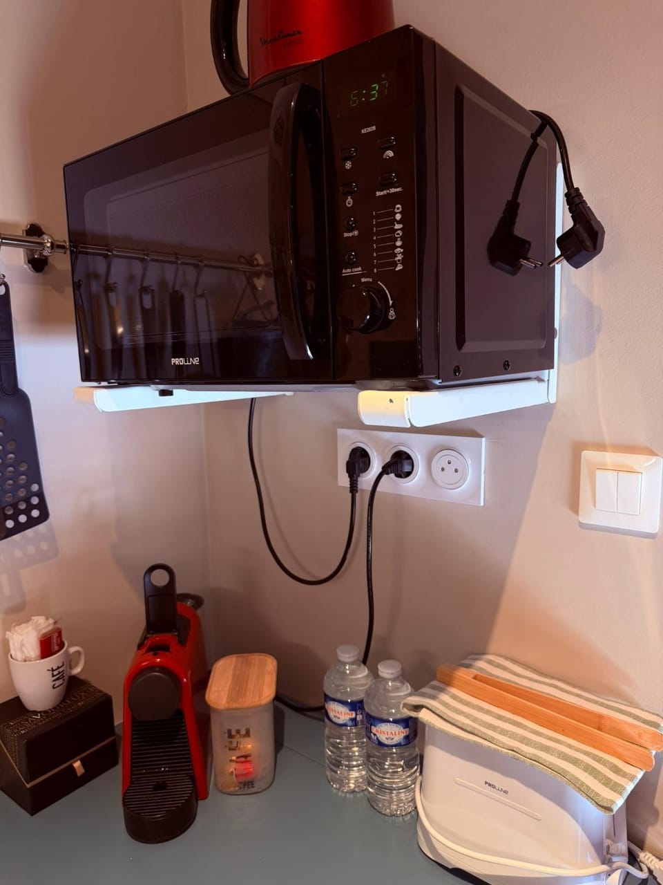 Coffee/tea facilities, toaster