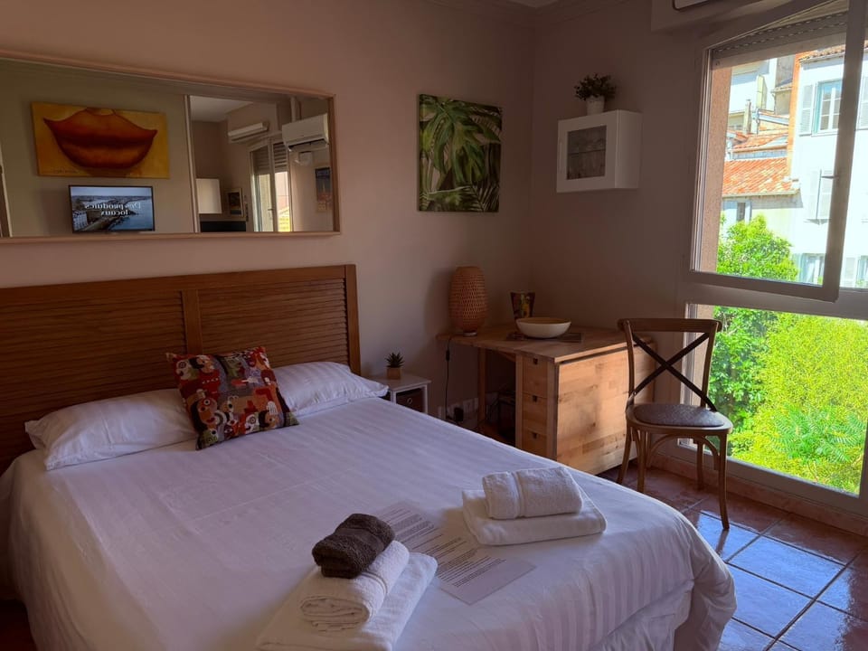Bed, Photo of the whole room, Bedroom, towels, air conditioner
