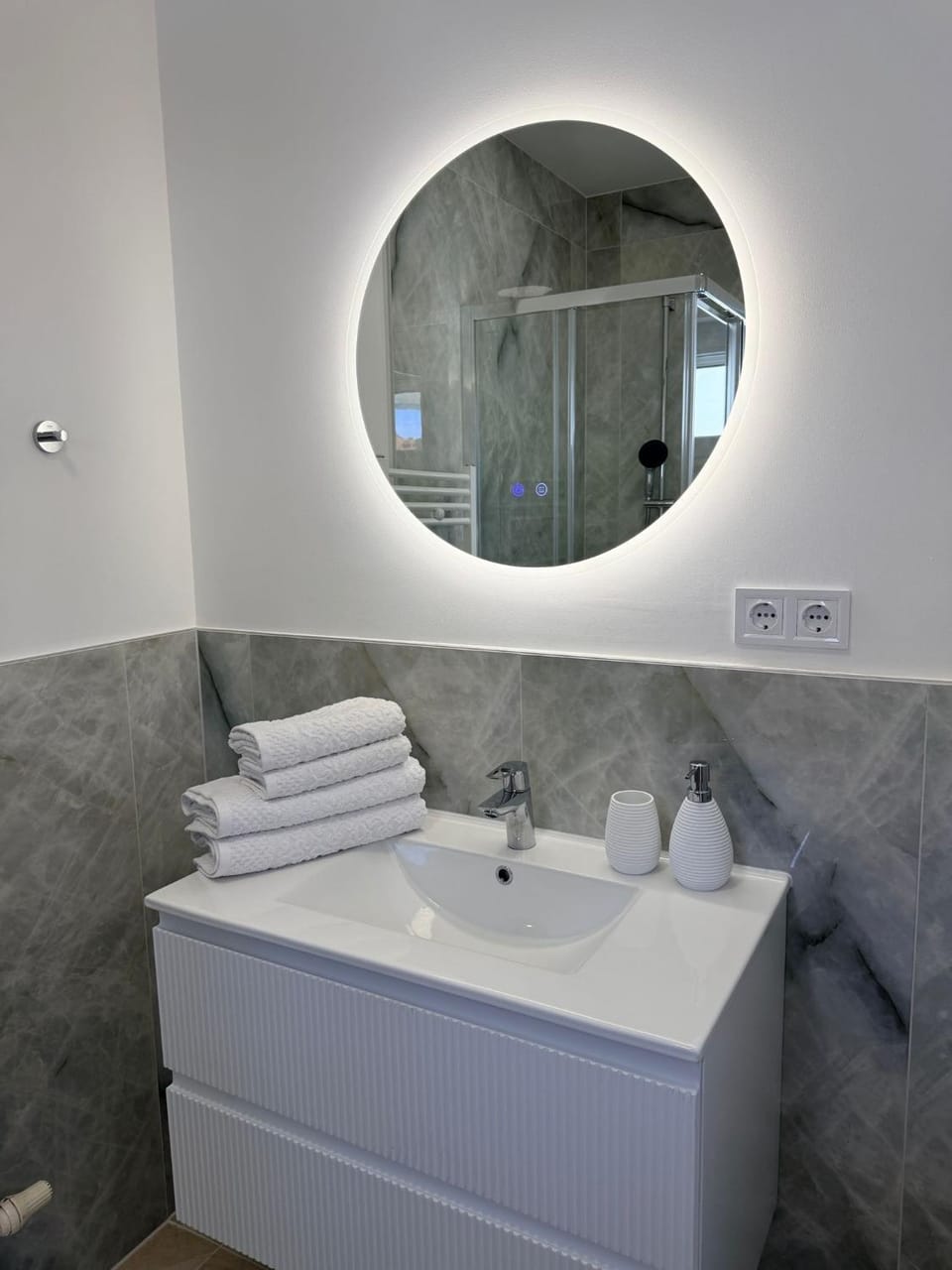 Bathroom, towels