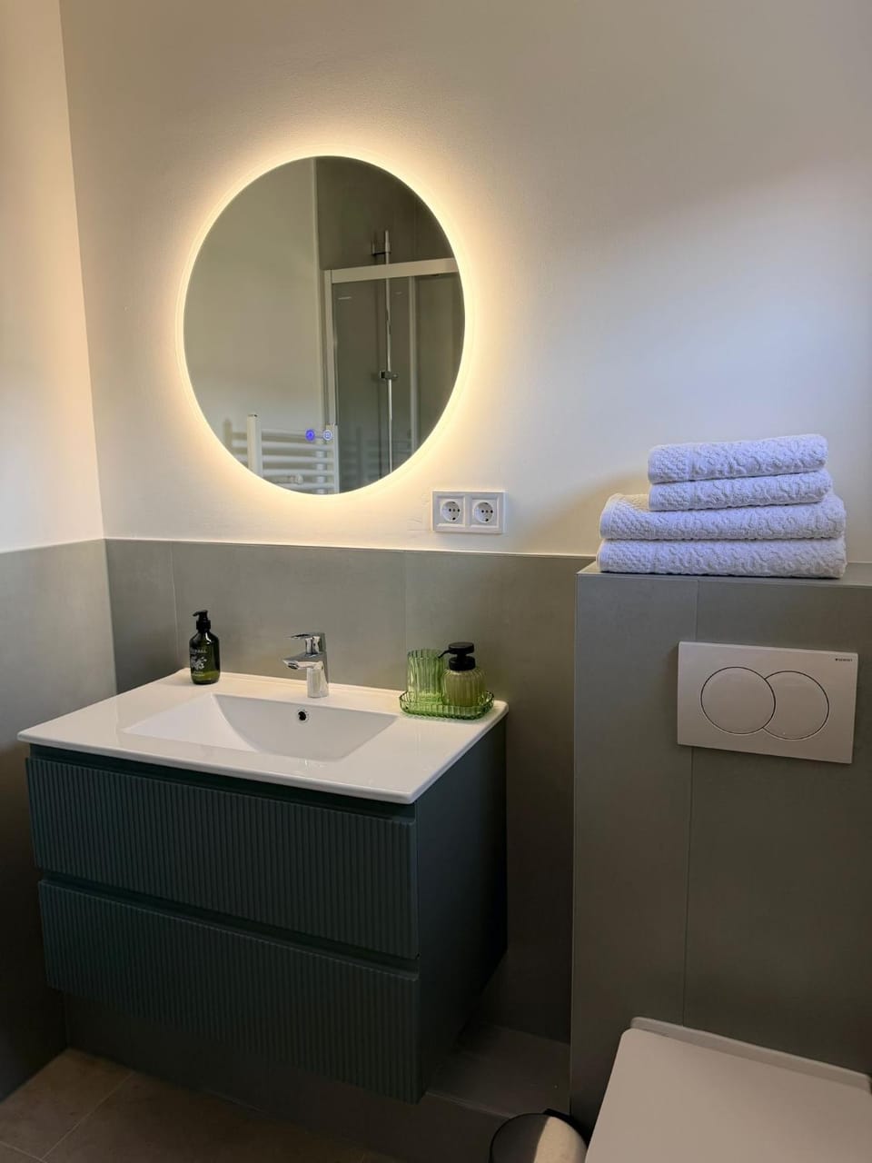 Bathroom, towels