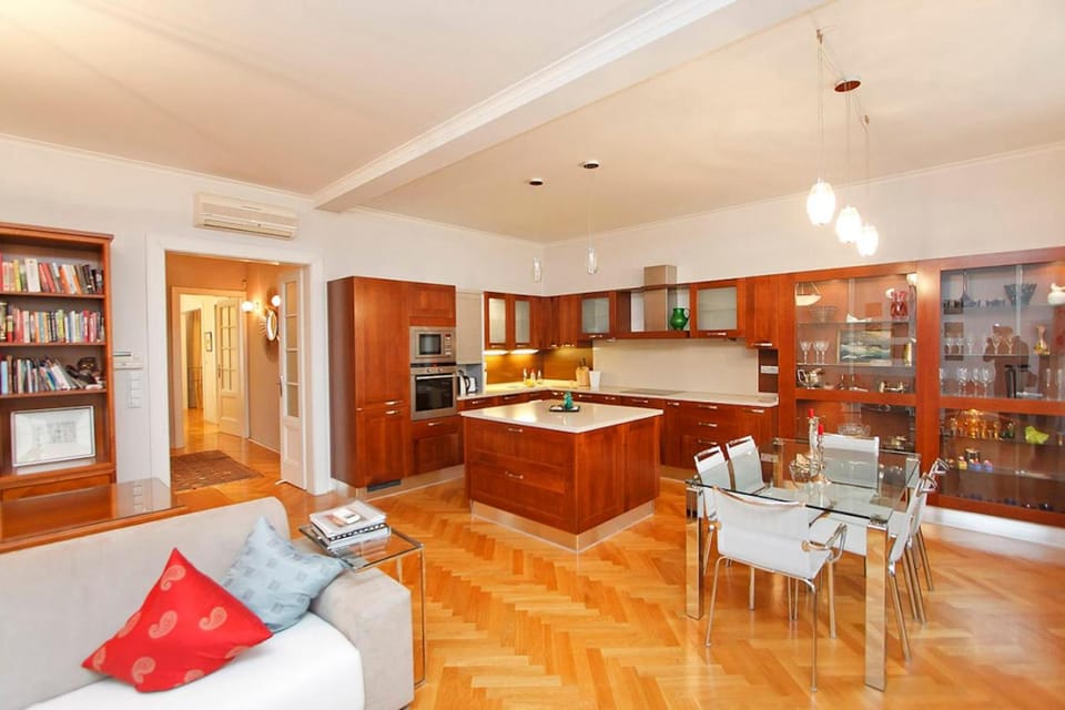 Kitchen or kitchenette, Lounge or bar, Seating area, Dining area