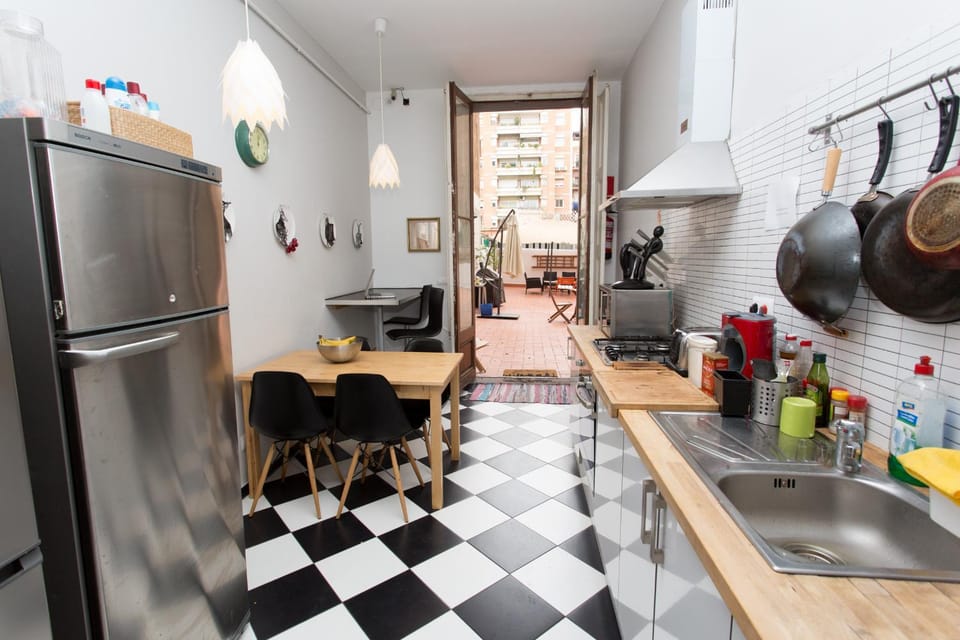 Day, Dining area