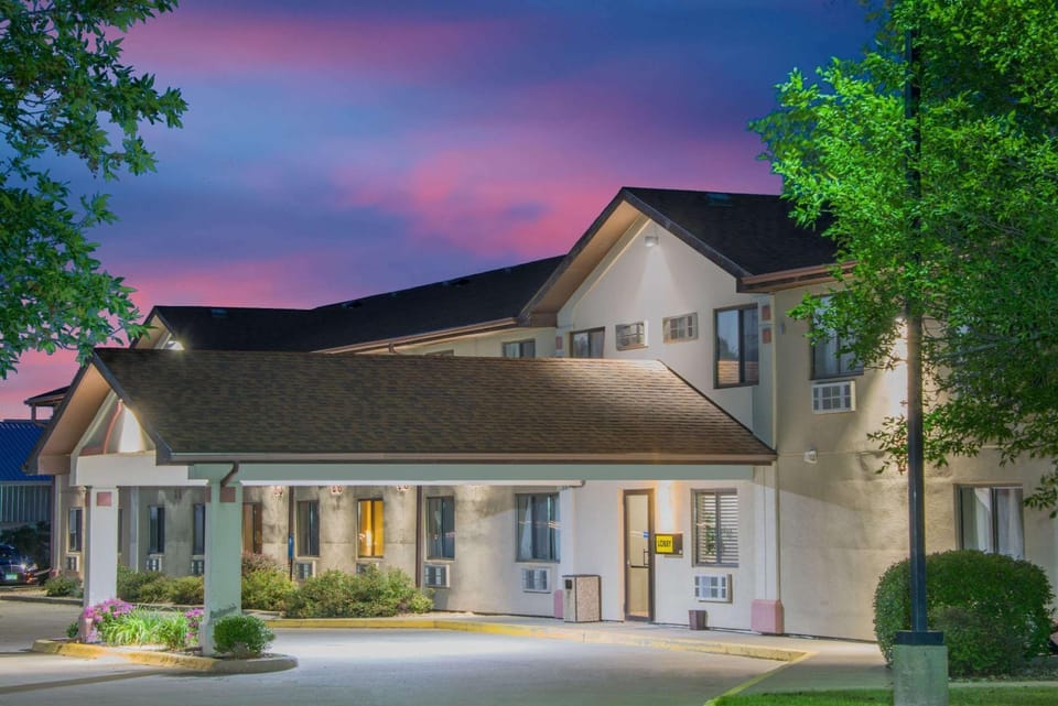 Property building, On site, Time of day, Sunset