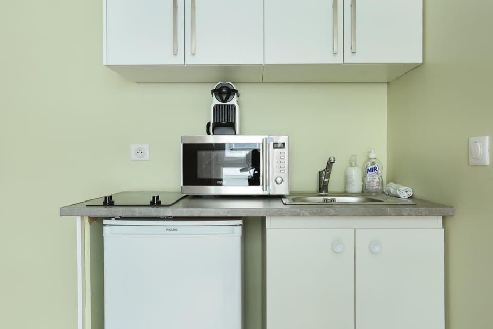 Coffee/tea facilities, Kitchen or kitchenette, Dining area