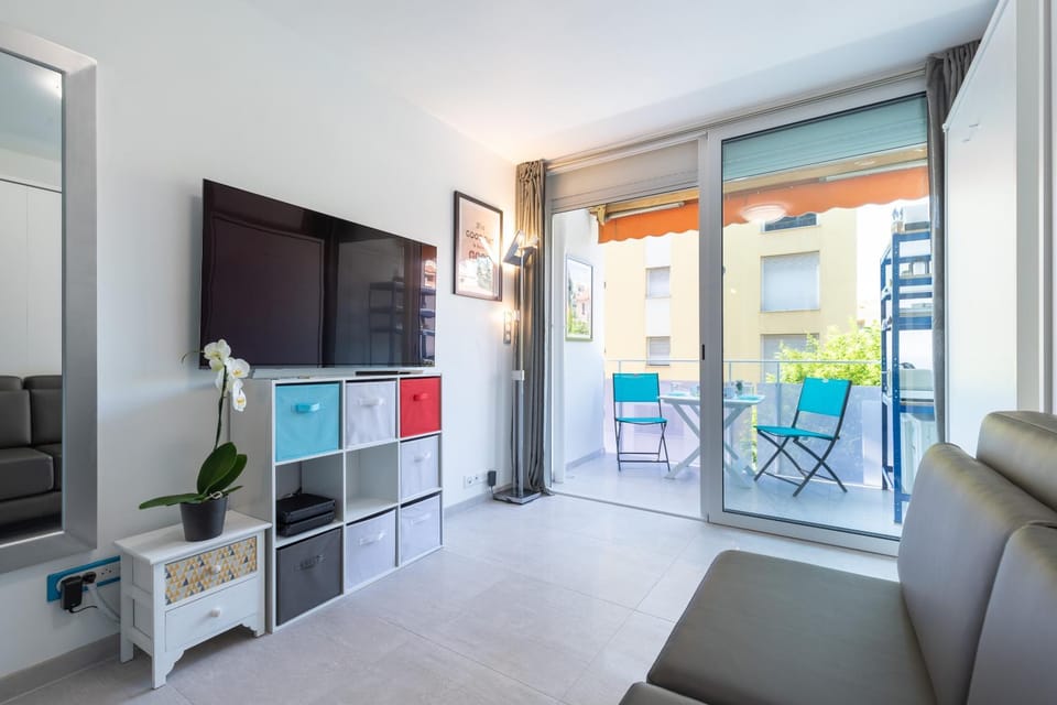 Patio, Kitchen or kitchenette, Seating area, Dining area, Bedroom