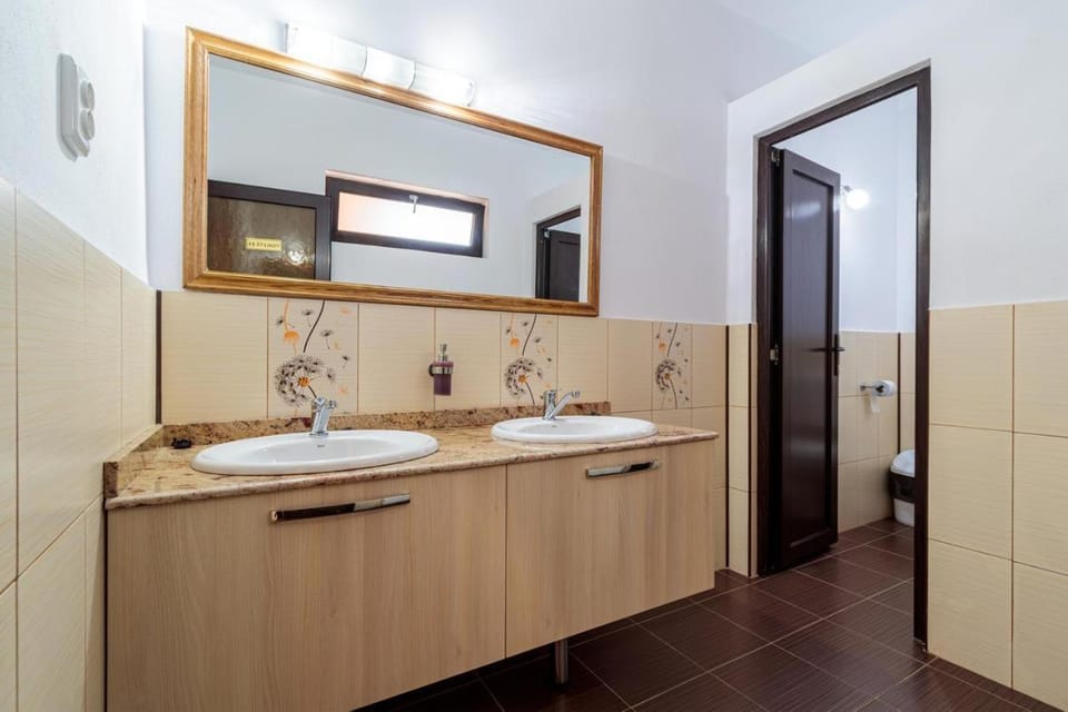 Pensiunea Arthur Bed and Breakfast in Romania
