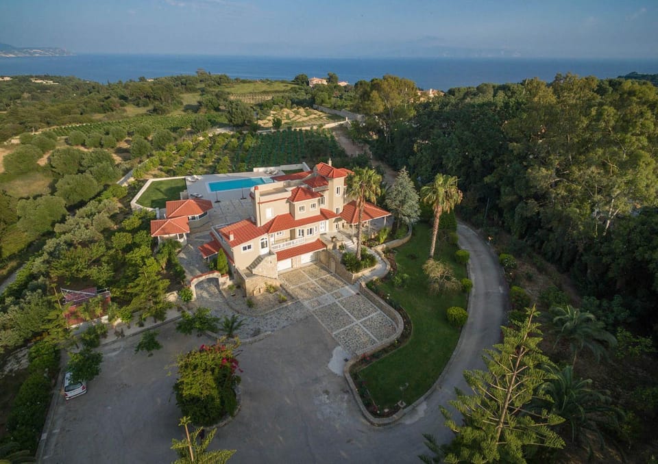 Property building, Day, Natural landscape, Bird's eye view, Garden, Pool view, Sea view